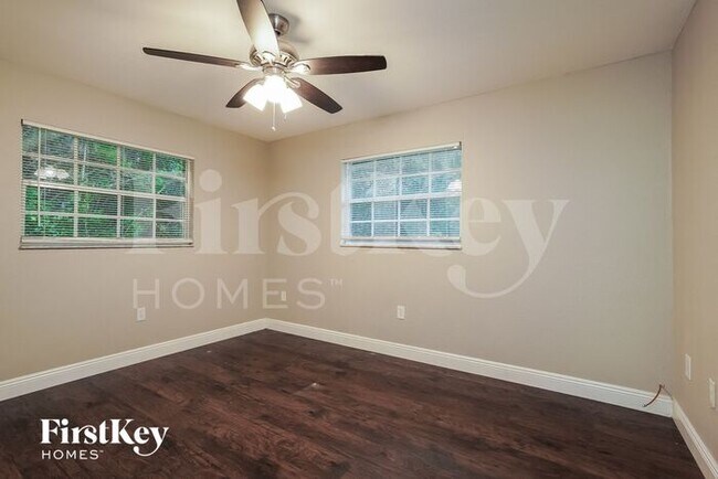 Building Photo - 21515 Beaverton Ave