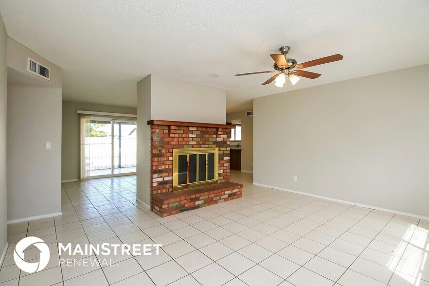 Building Photo - 650 W 22nd Ave