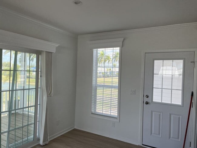 Building Photo - 7608 Lakeshore Dr