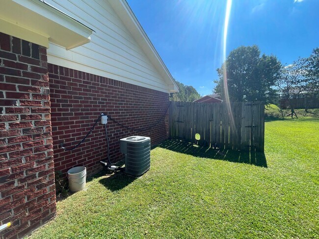 Building Photo - Nice Brick 3/2 House in Garden Lakes- $1,495