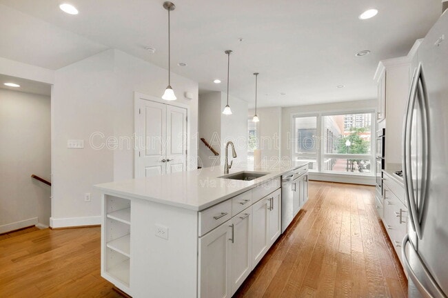 Building Photo - 402 Stabler Ln