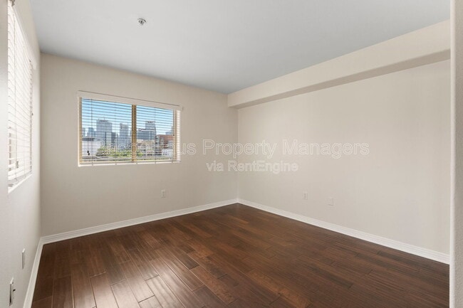 Building Photo - 801 W Hawthorn St