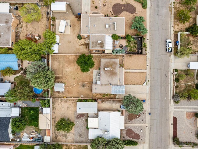 Building Photo - Unfurnished | 2 Bed / 1 Bath | NE Albuquer...