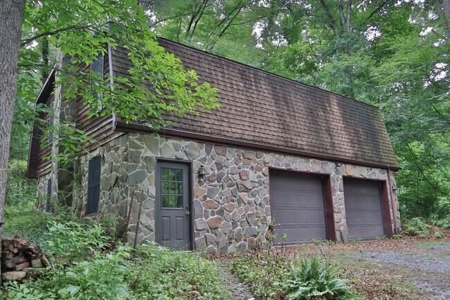 Building Photo - 980 Mine Rd