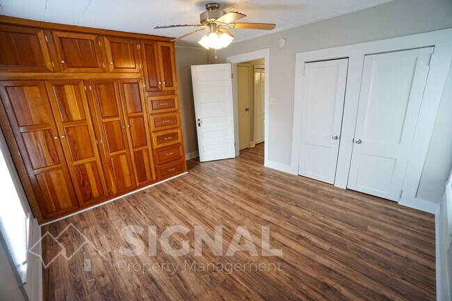 Building Photo - 217 1st Ave SE