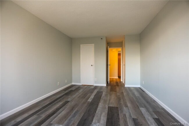 Building Photo - 14 Nosband Ave