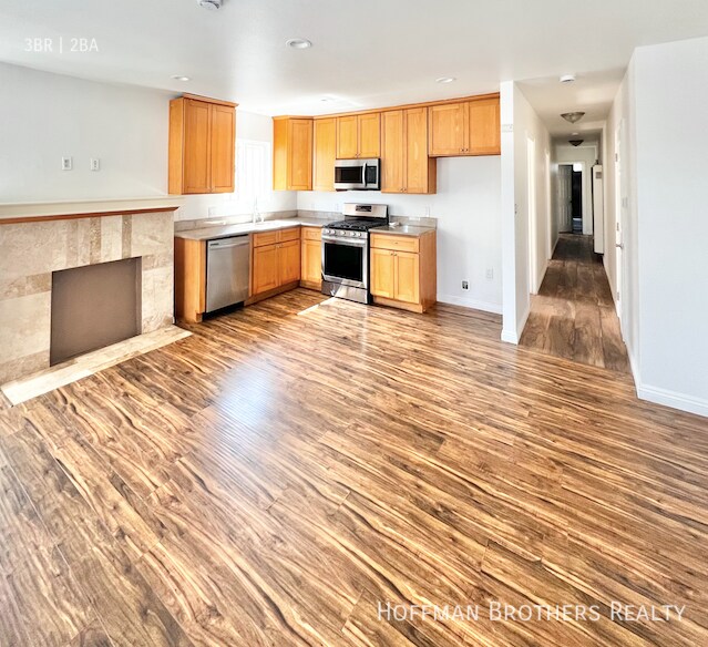 Primary Photo - 5507 S Manhattan Pl