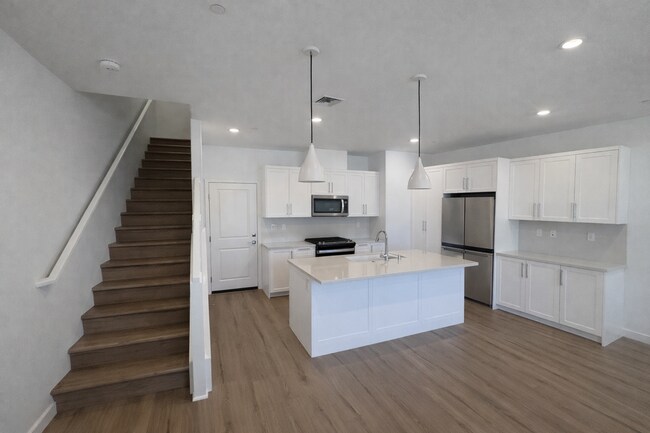 Building Photo - Gorgeous Newly Constructed Townhome
