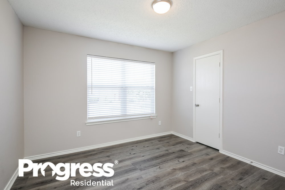 Building Photo - 308 S Waterford Oaks Dr