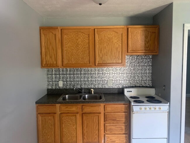 Building Photo - 5340 Beechwood Dr