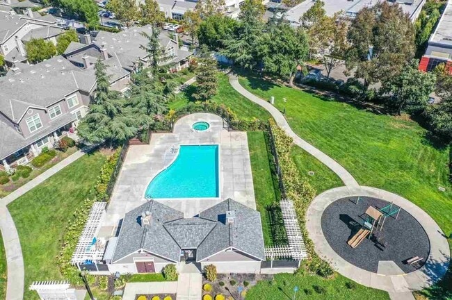 Building Photo - Beautiful 3 Bed, 3 Bath Condo for Rent in Livermore, CA