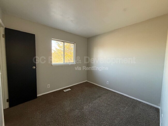 Building Photo - 229 Cedarwood Ave