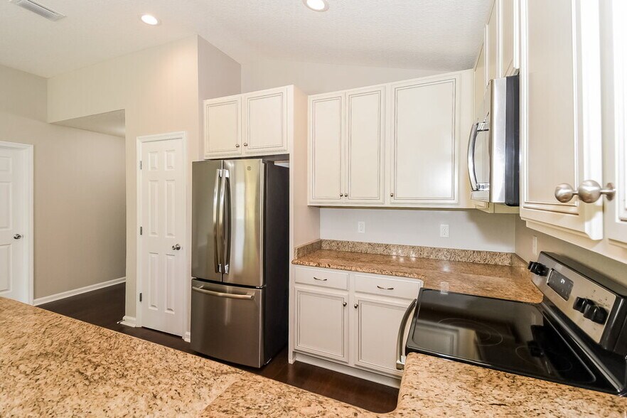 Building Photo - 7580 Cosmo Ct