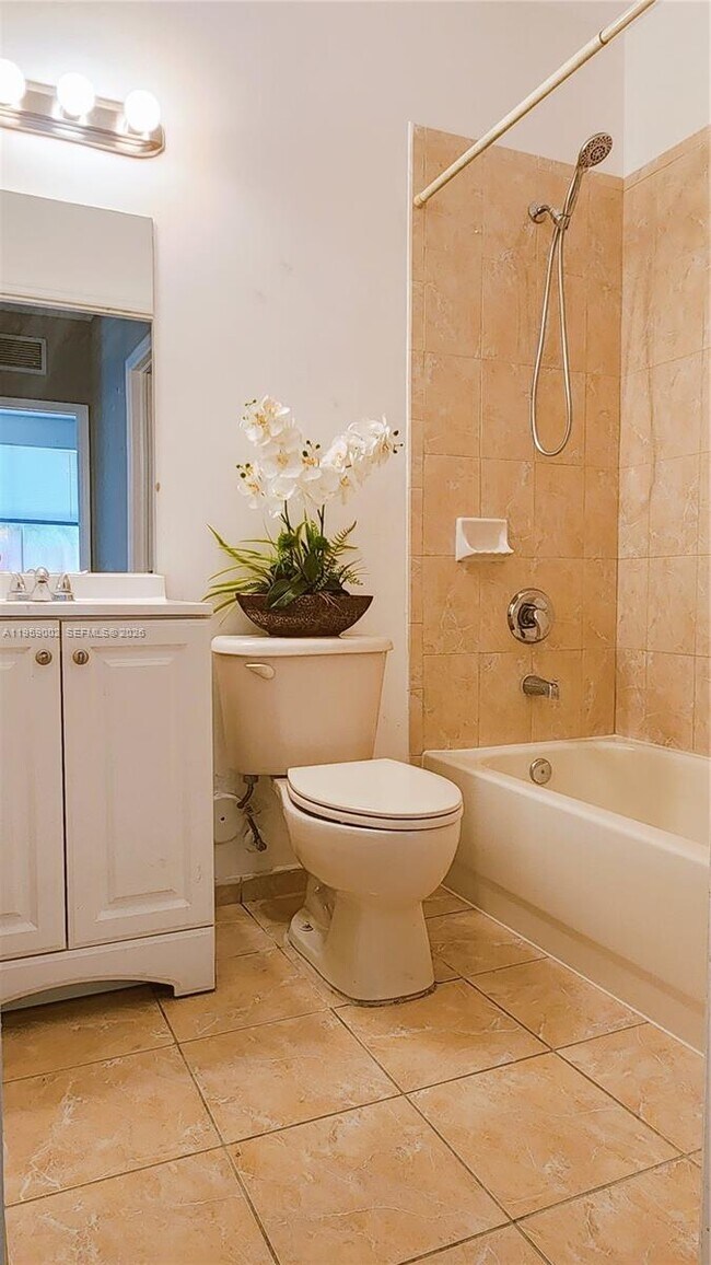 Building Photo - 741 SE 2nd St