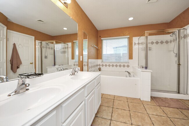 Building Photo - 8714 7 Pines Ln