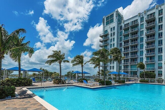 Primary Photo - 300 S Australian Ave