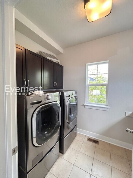 Building Photo - 841 Uinta Way