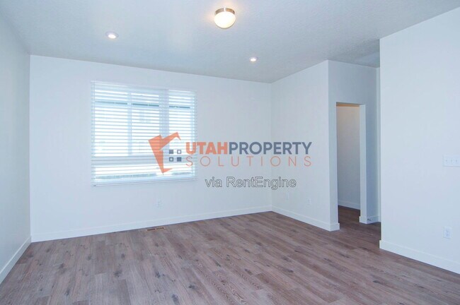 Building Photo - 1043 W 400 S