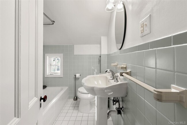 Building Photo - 127 NY-100