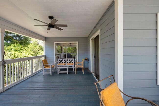 Building Photo - 5230 Soundside Dr