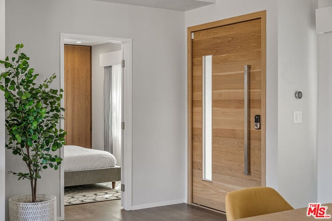 Building Photo - 2612 Carman Crest Dr