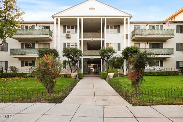 Primary Photo - 1233 N Columbus Ave