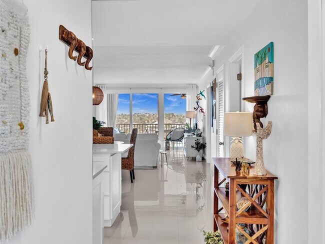 Building Photo - 3100 S Ocean Blvd