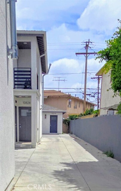 Building Photo - 10824 Long Beach Blvd