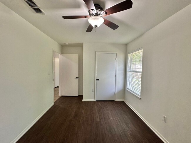Building Photo - 3 Bedroom 2 Bath Rental in Whitehouse ISD!...