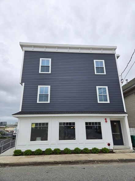 Primary Photo - 12 W 5th St