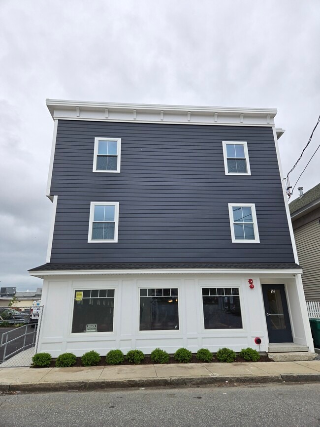 Building Photo - 12 W 5th St