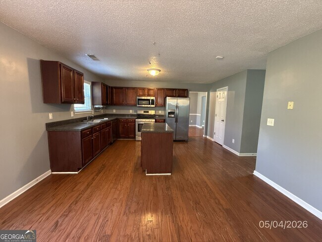 Building Photo - 1002 Odelle Cir