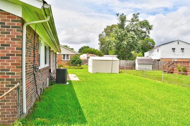 Building Photo - FOR RENT -  BRICK RANCH