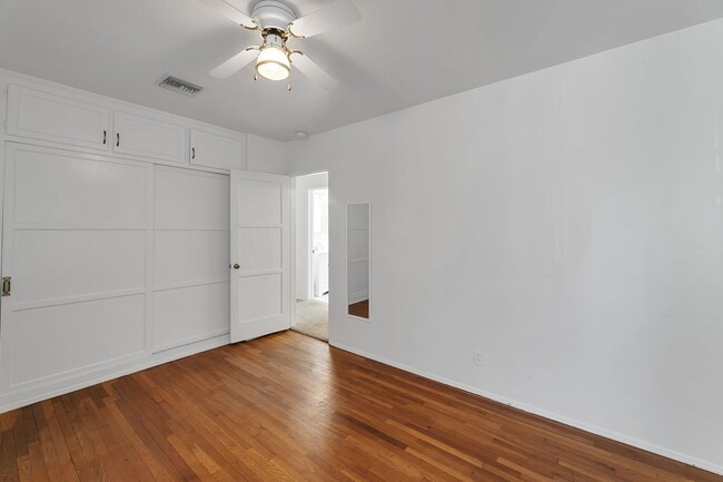 Building Photo - Great 3 Bedroom Home with Large Lot and NO...