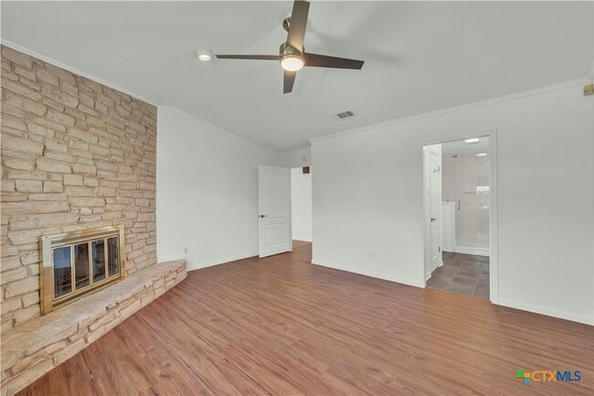 Building Photo - 513 Red River Rd