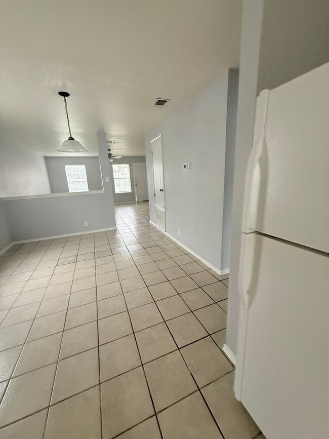 Building Photo - 10607 Shaenview