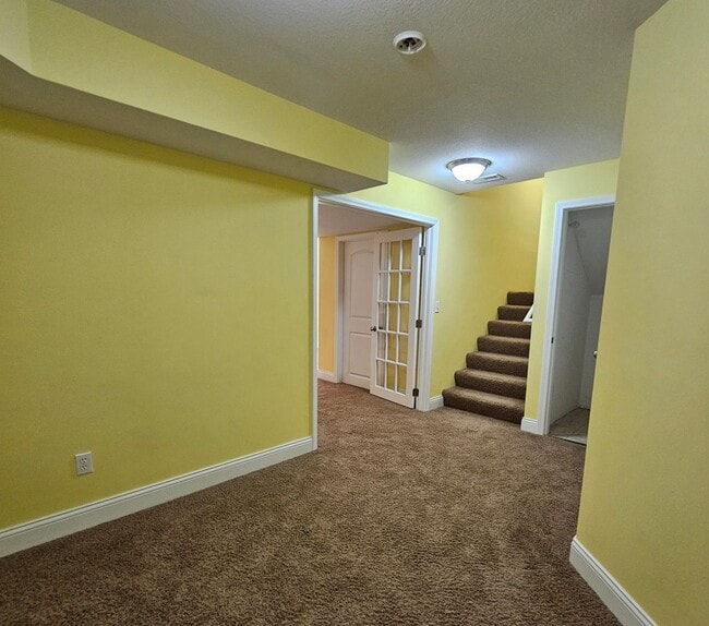 Building Photo - 3 Bd 2 Ba with Lake view!