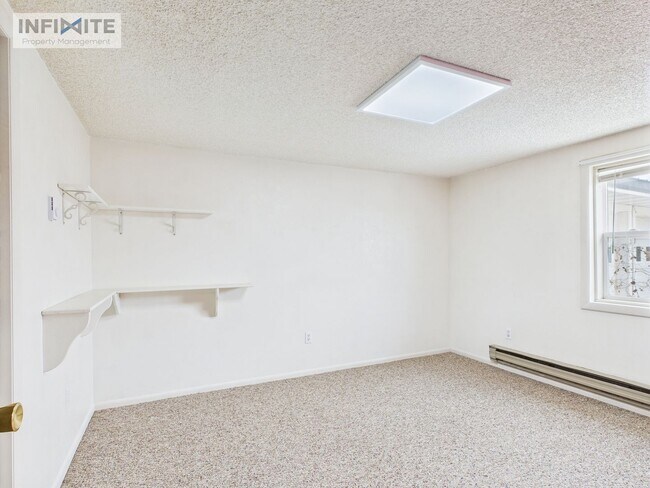 Building Photo - Spacious 3-Bedroom Home