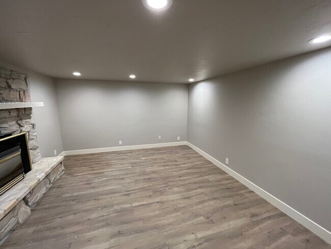 Living room - 1868 W 4655 S