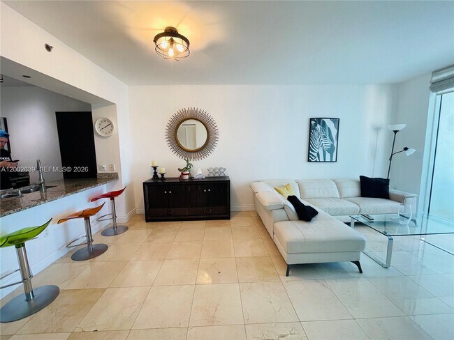 Building Photo - 950 Brickell Bay Dr