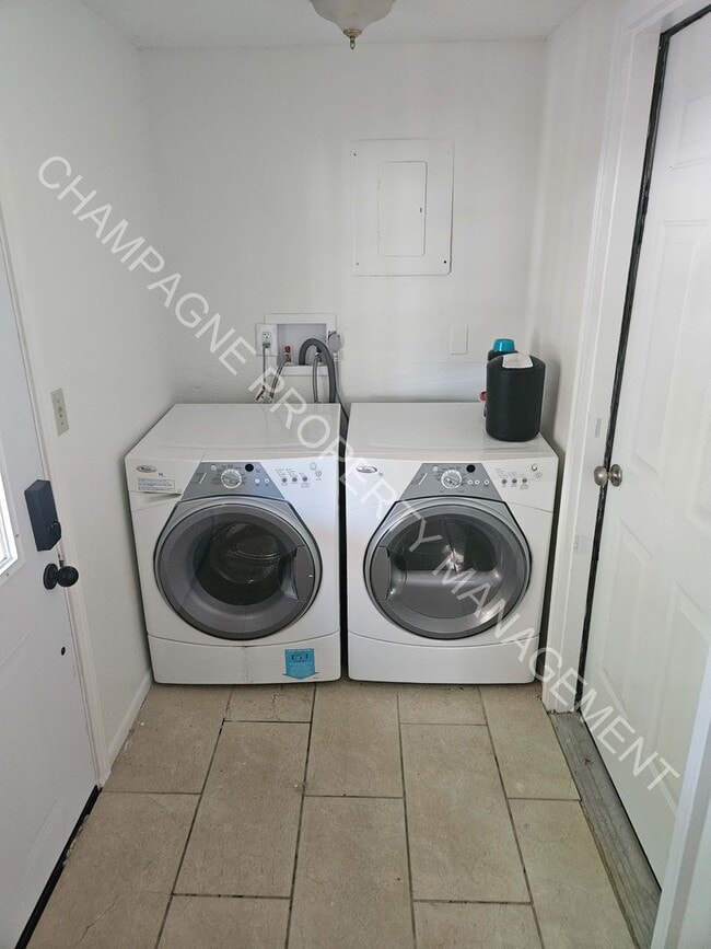 Building Photo - 8104 McGee St