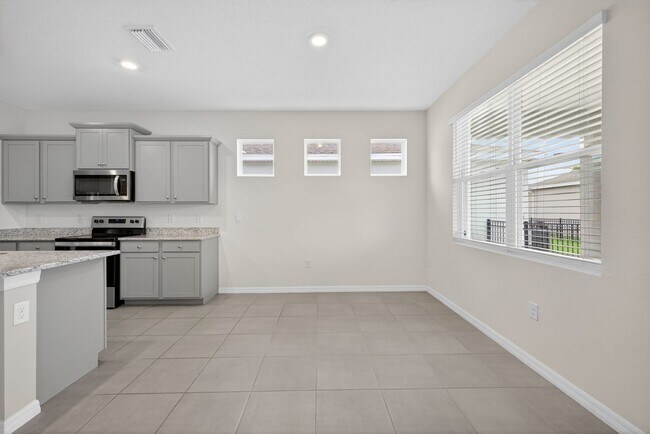 Building Photo - 4 Bedroom in Gated Community!