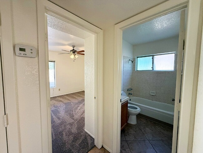 Building Photo - Charming 3-Bedroom Home for Rent in Highly Desirable Peoria School District!