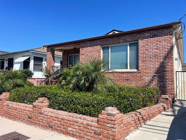 Building Photo - Charming 3-Bedroom Home with Modern Upgrad...