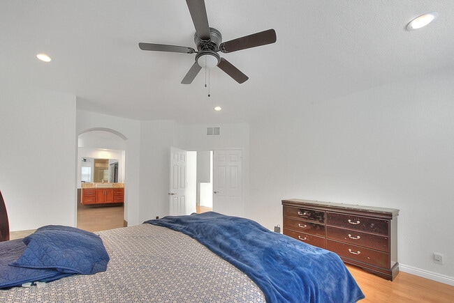 Building Photo - 3571 Rio Ranch Rd