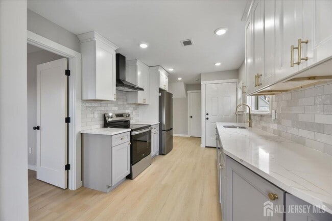 Building Photo - 143 Johnston Ave