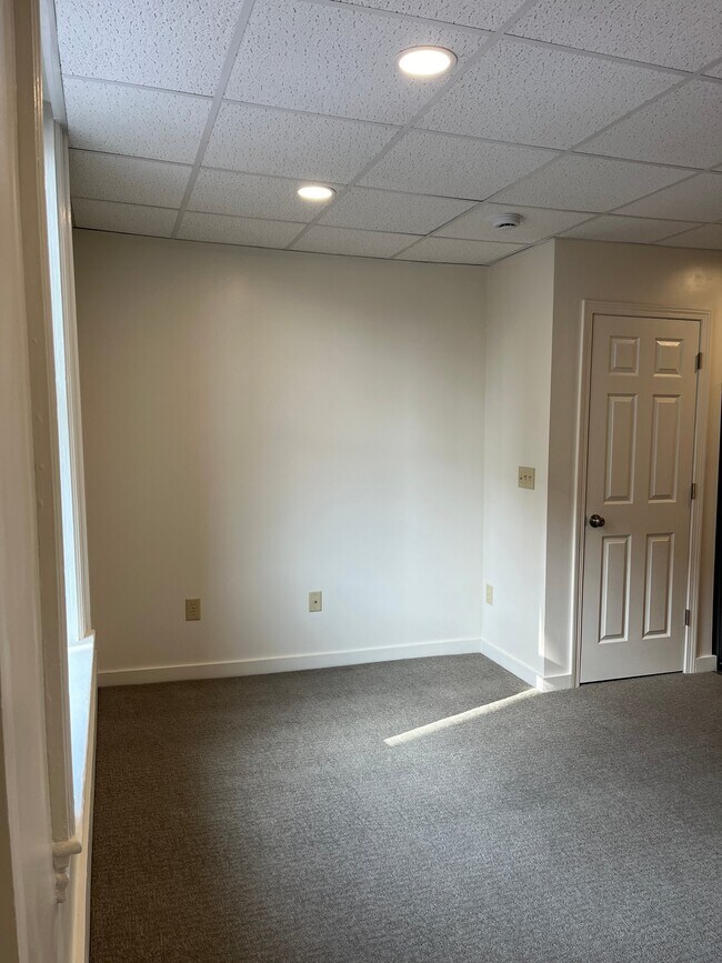 Building Photo - 39 Pleasant St