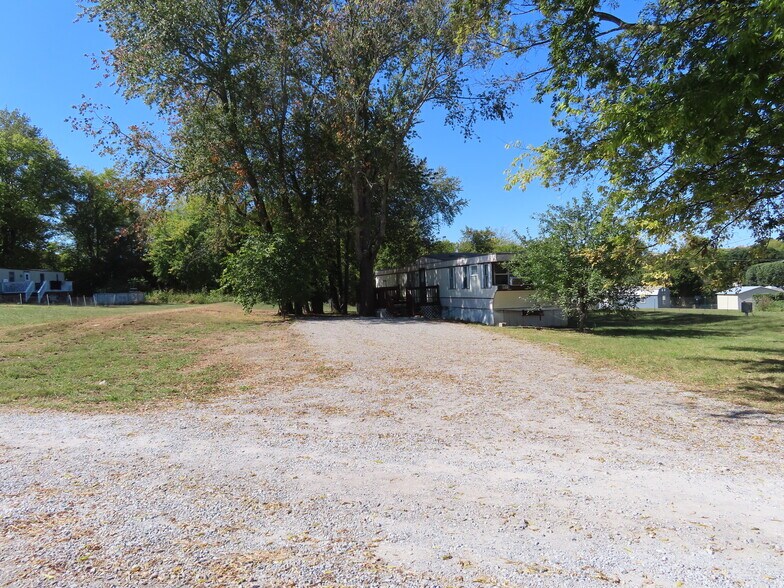 Building Photo - 8911 Pembroke Oak Grove Rd
