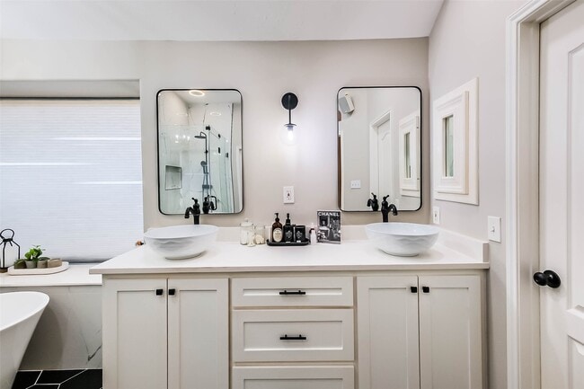 Building Photo - 10010 Forest Spring Ln