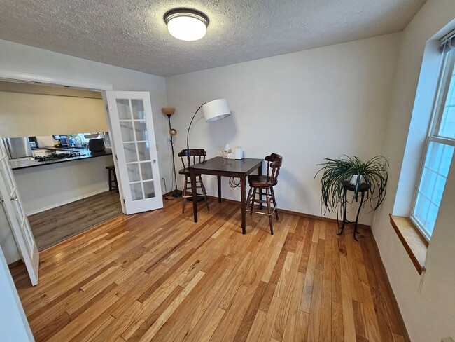 Building Photo - Beautiful Home in the Valley